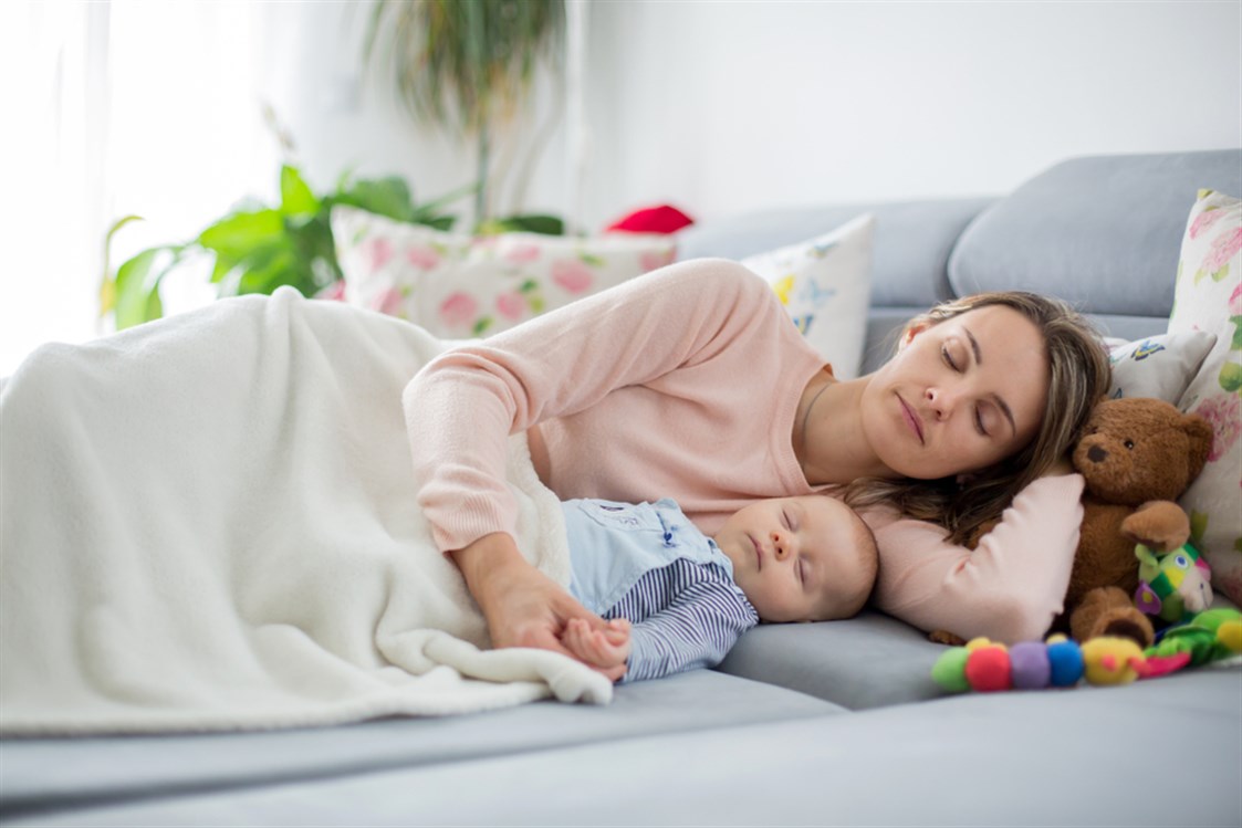 طريقة النوم بعد الولادة القيصرية